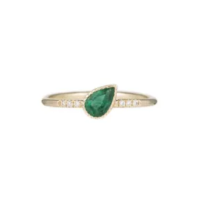 Emerald Tilt Equilibrium Ring