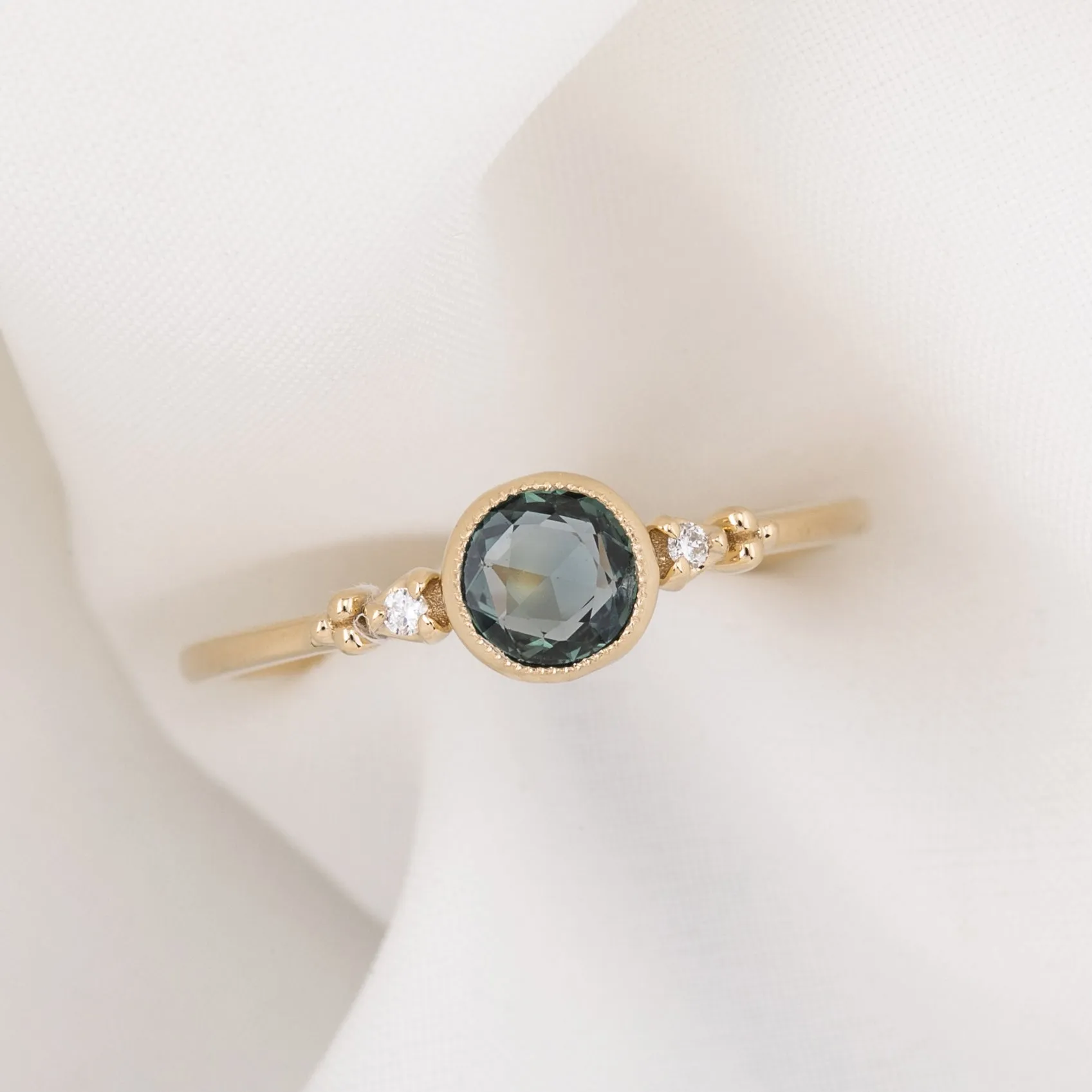 Estel Ring 5mm 0.50ct Madagascar Sapphire 14K Gold