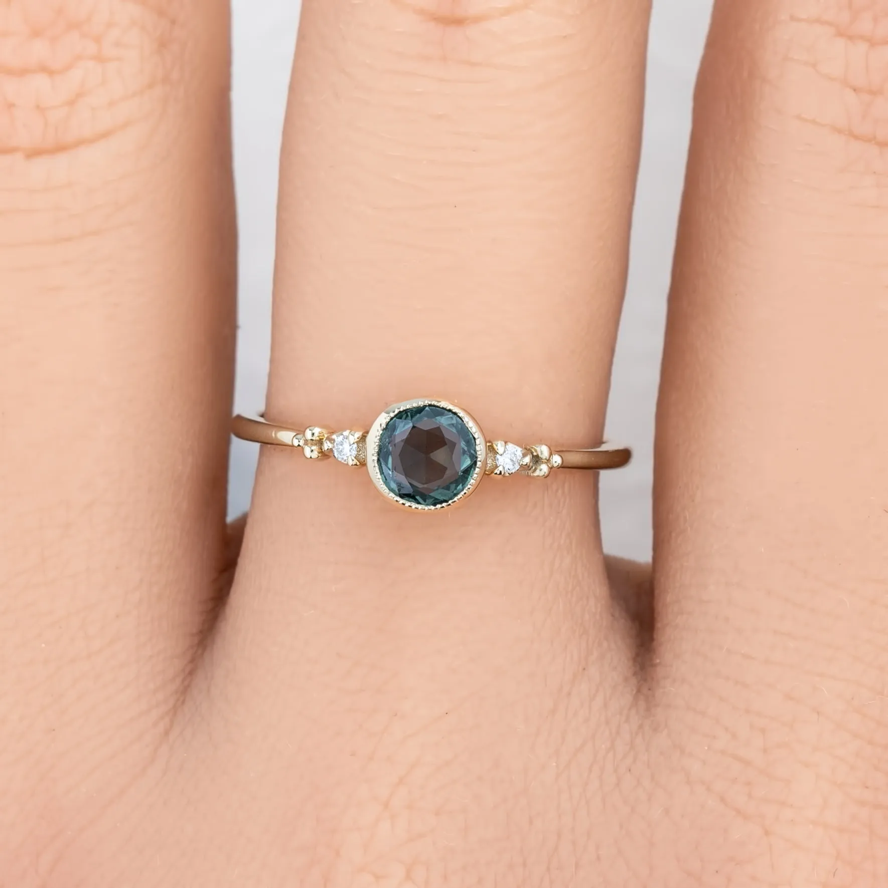 Estel Ring 5mm 0.50ct Madagascar Sapphire 14K Gold